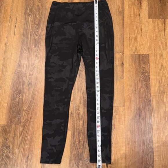 Lysse Patterned (Black Camo) Leggings (Size: L)(EUC) - Picture 4 of 7